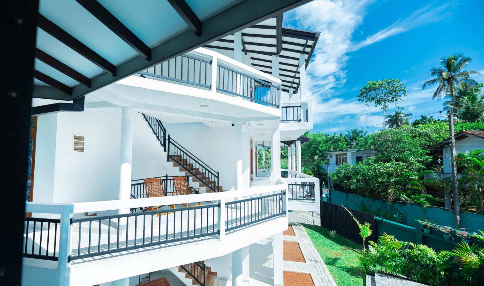 Teya Beach Hotel Ахангама Экстерьер фото