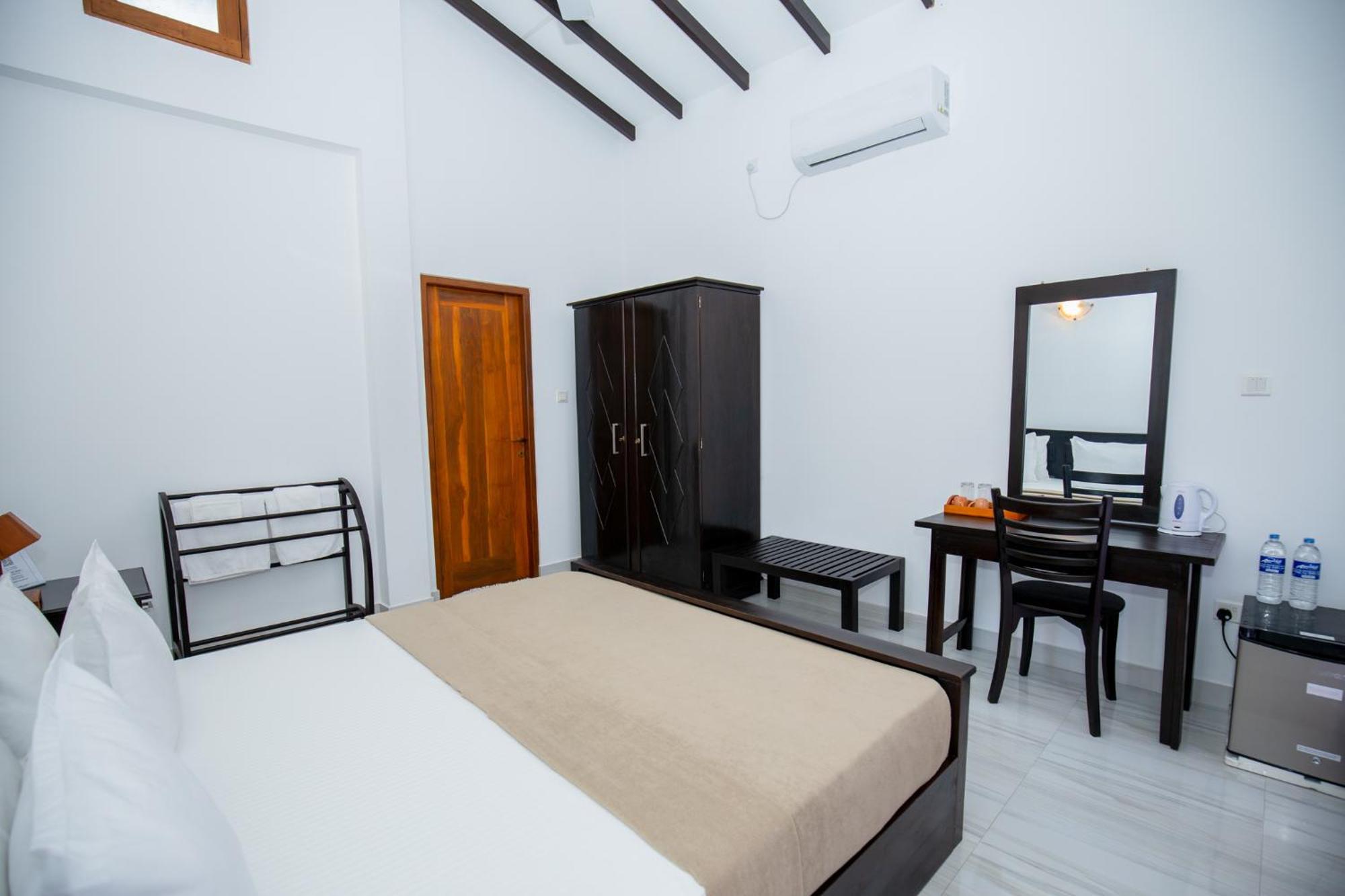 Teya Beach Hotel Ахангама Экстерьер фото